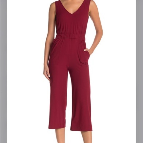 🌹🌹 V-Neck Crop Jump Suite Absolutely Gorgeous Size Large.  New Never Worn Size - Picture 2 of 3